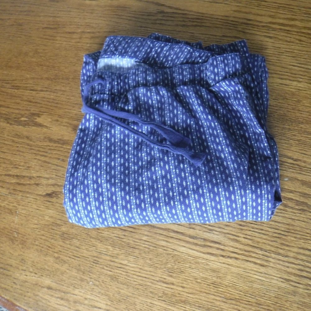 3/12.00 Old Navy pj pants. Size Medium.